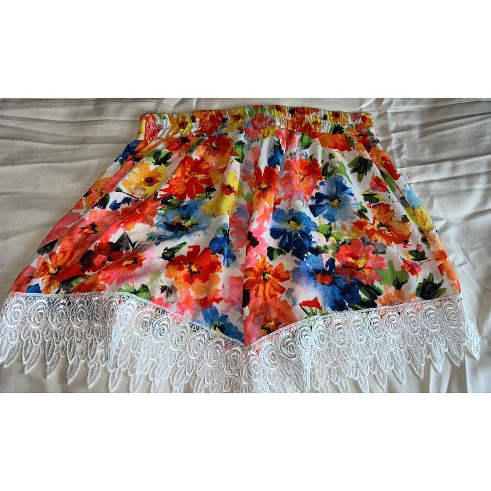 Floral Lace Shorts By Miin Size Small
